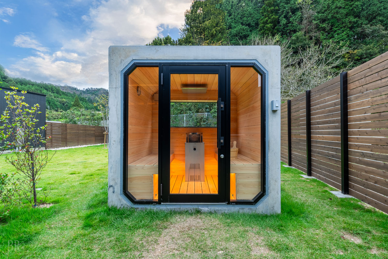 全国でも希少なコンクリート製の専用サウナ